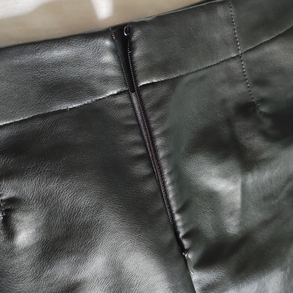 GAP Vegan Leather Mini Skirt - Picture 6 of 10